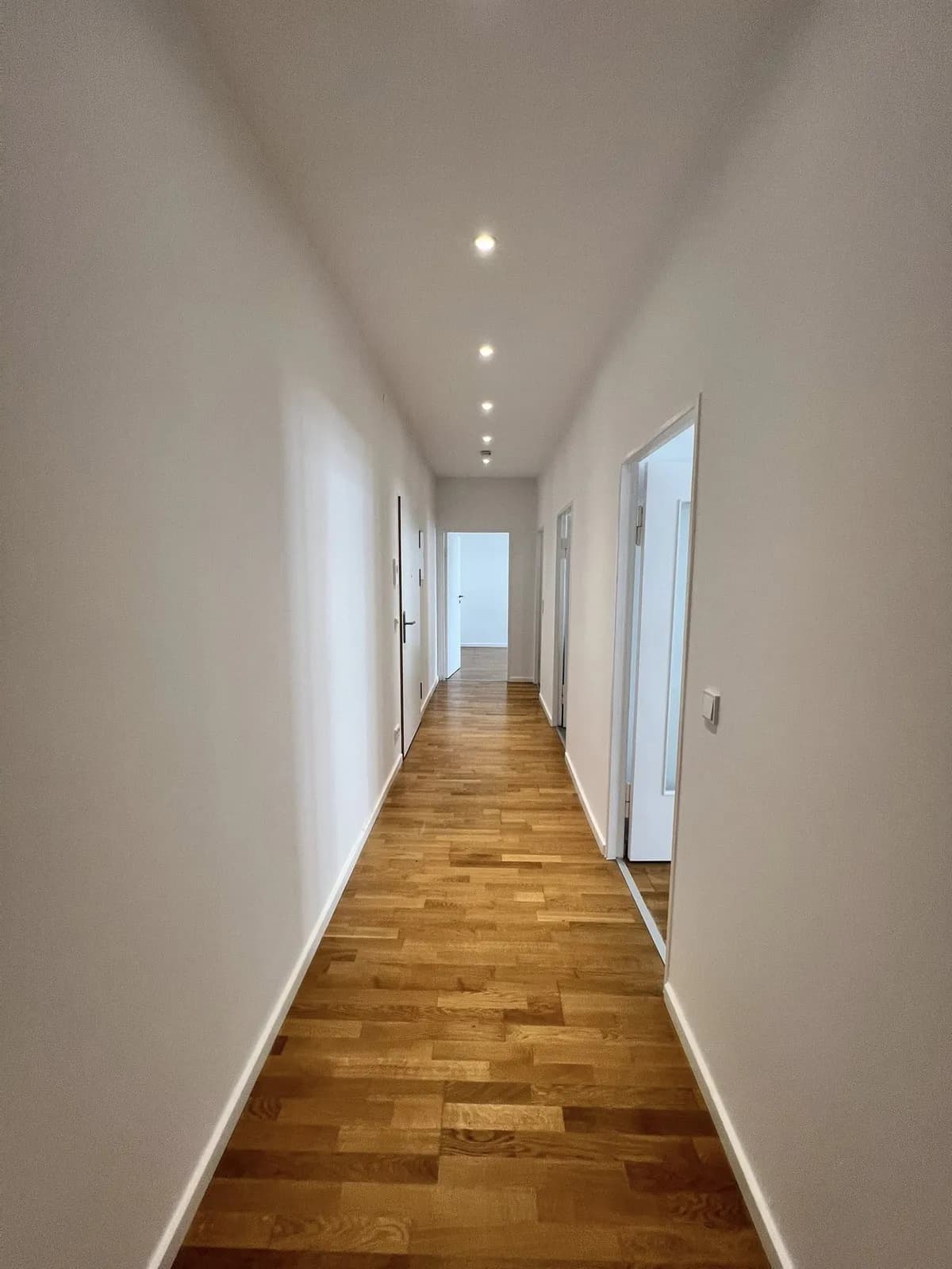 Neubau Nhà 2 phòng gần U-Prinzenstr. (U1/U3) dành cho người có bảng lương 2
