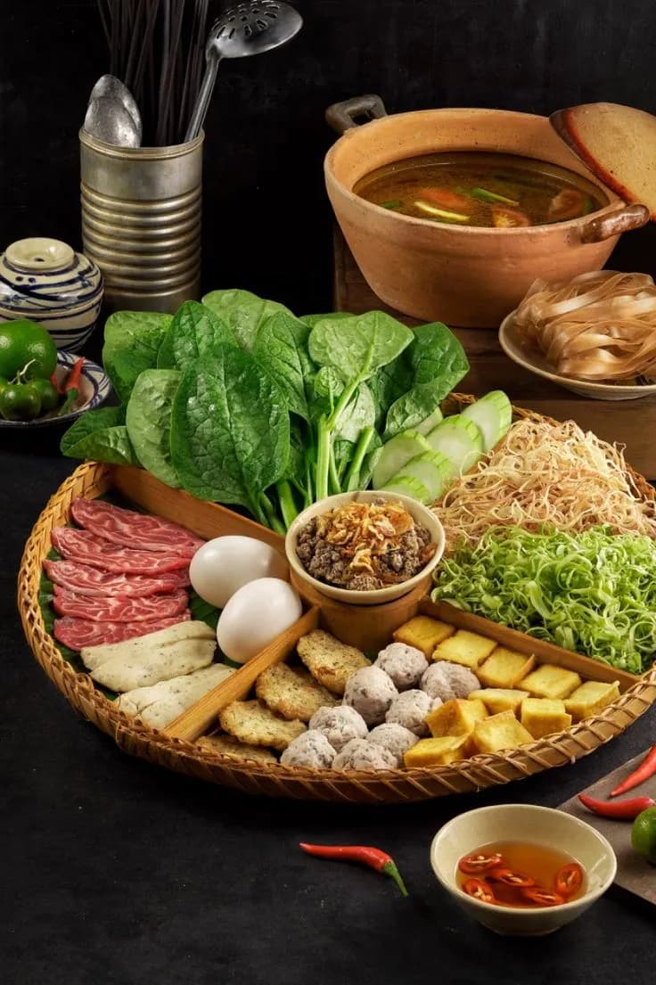 Lẩu đặc biệt ( 2-3 người) - Tôm, Chả cá, Cá viên, Mực, Cá hồi, Tofu, Rau Nấm 1