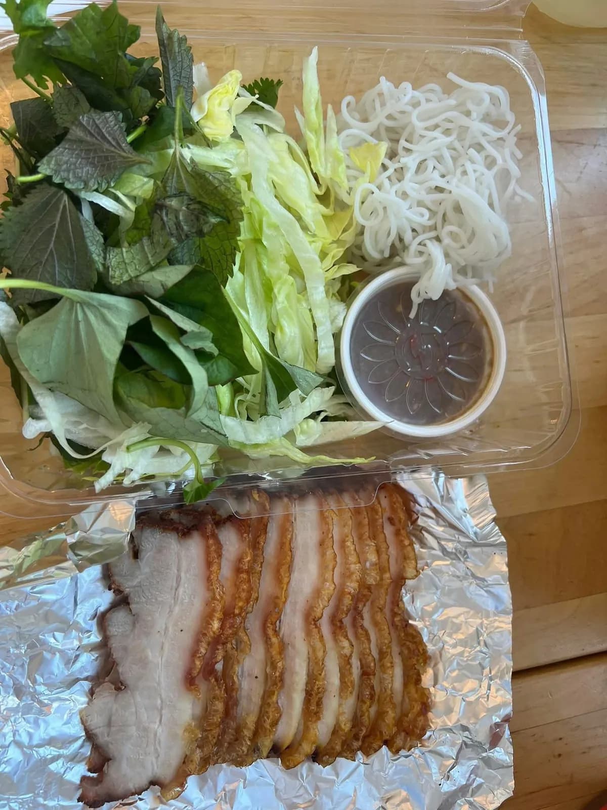 Bánh tráng heo quay mắm nêm 1