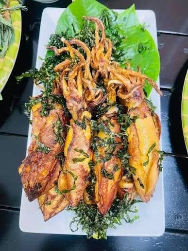 Mực trứng chiên lá lốt (ab)