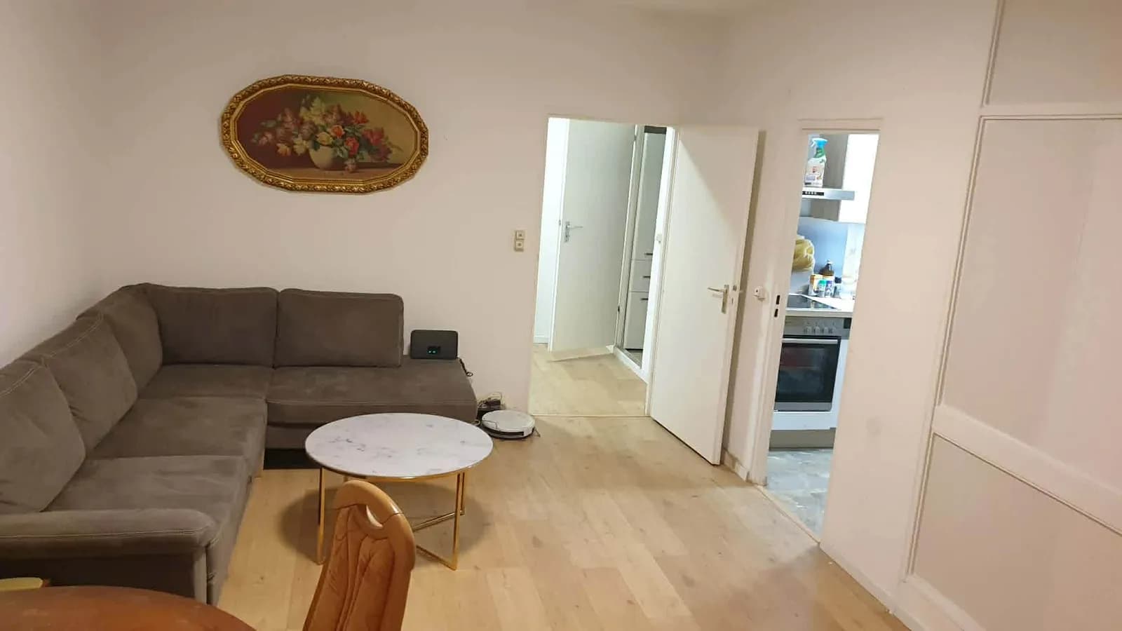 Tìm người thuê 1 phòng to gần Postdamer Platz 4