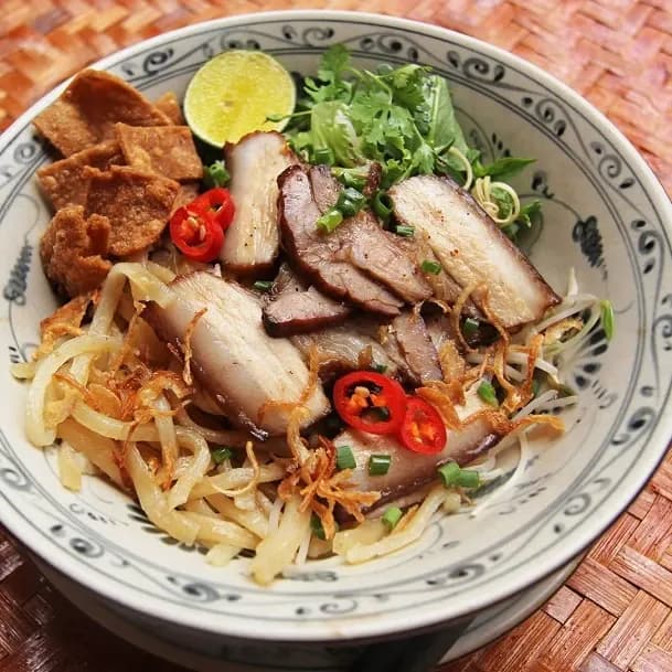 Cao lầu - gegrillter hühnersteck /grilled chicken 1