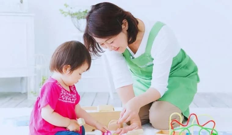 Tìm người trông trẻ