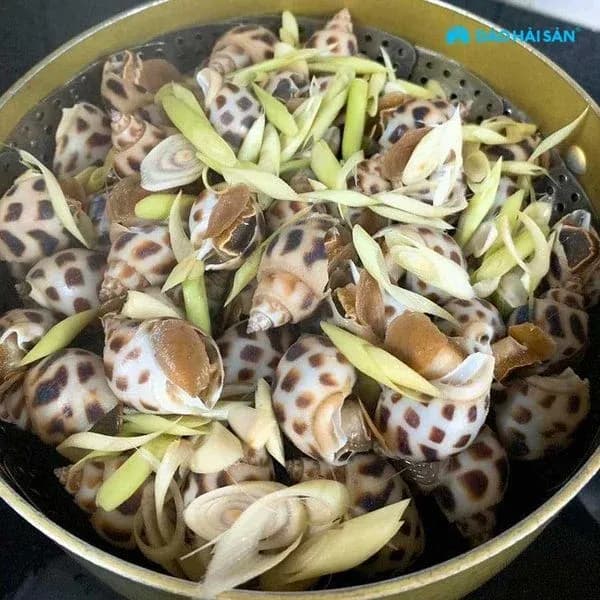 Ốc hương hấp chanh xả