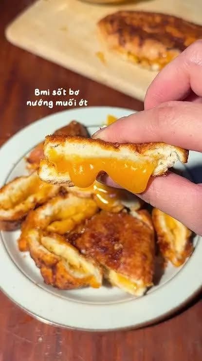 Bánh mì nướng bơ chà bông – giòn thơm cực cuốn 1