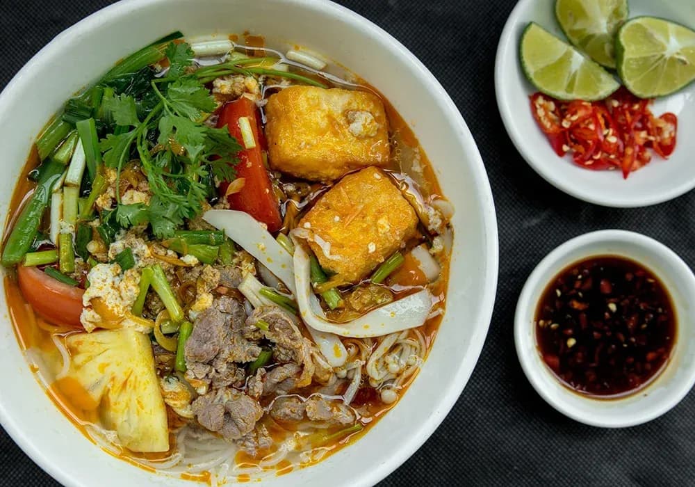 Bún ốc riêu cua bắp bò