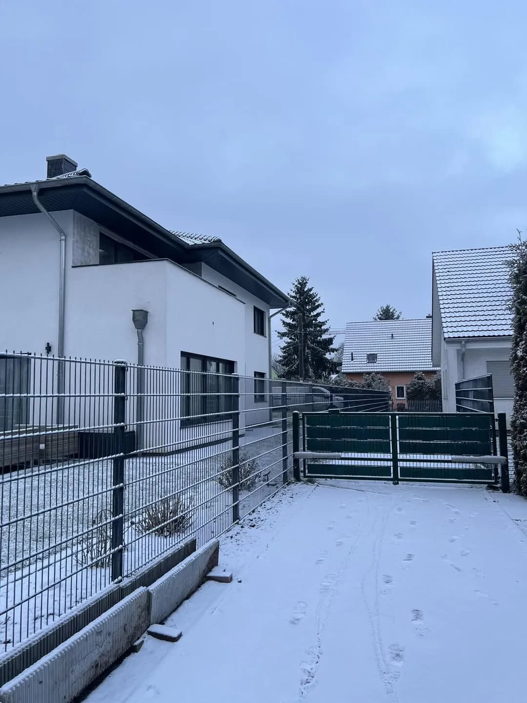 CHO THUÊ CĂN HỘ NHÀ VƯỜN – BERLIN 1