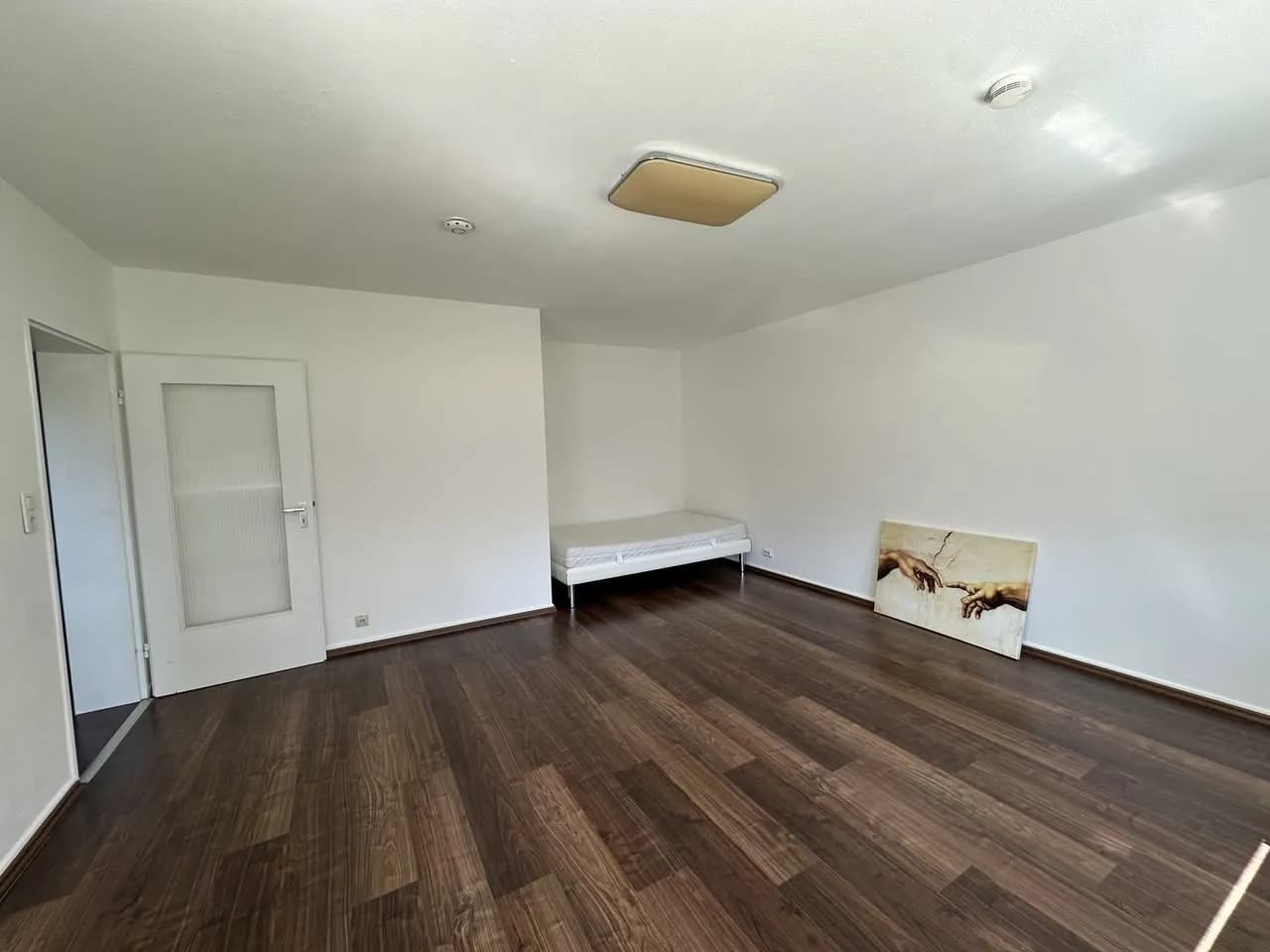 CHO THUÊ CĂN HỘ 1 PHÒNG TẠI FRANKFURT-NIEDERURSEL 2
