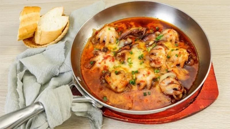 Mực sốt phô mai + bánh mì