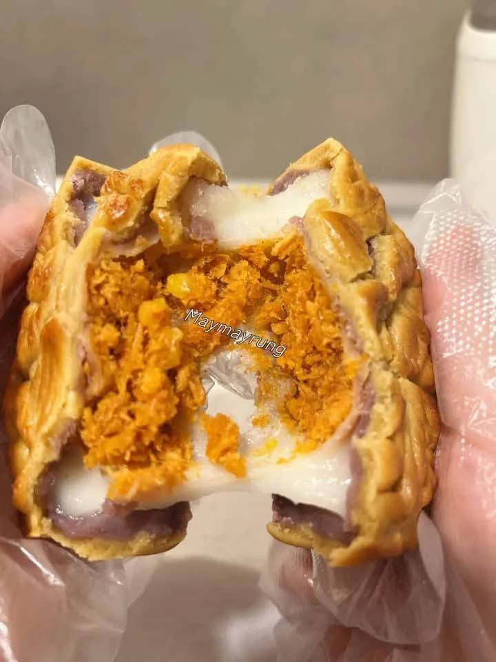 Bánh nướng mochi chà bông trứng muối