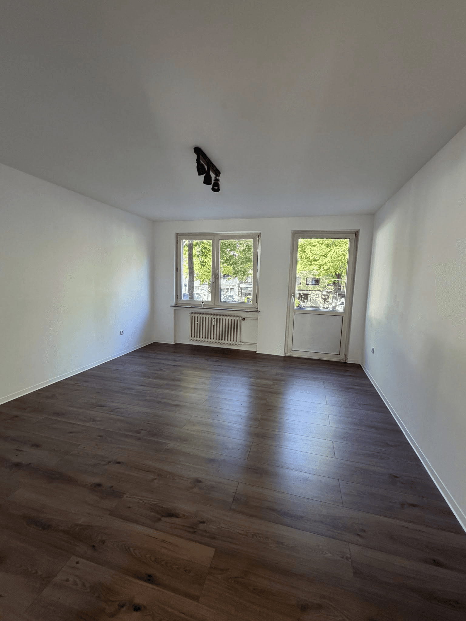 Cho thuê nhà 3 phòng rộng 66m2 ở gần Bahnhof Krefeld.