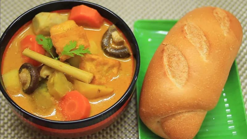 Bánh Mì cà ri gà