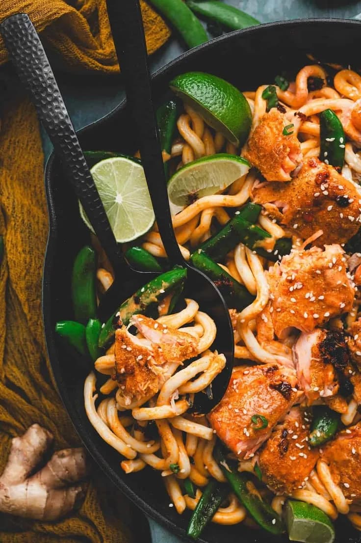 Mì udon cá hồi